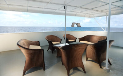 shaded_seating_area_mid_deck_hr